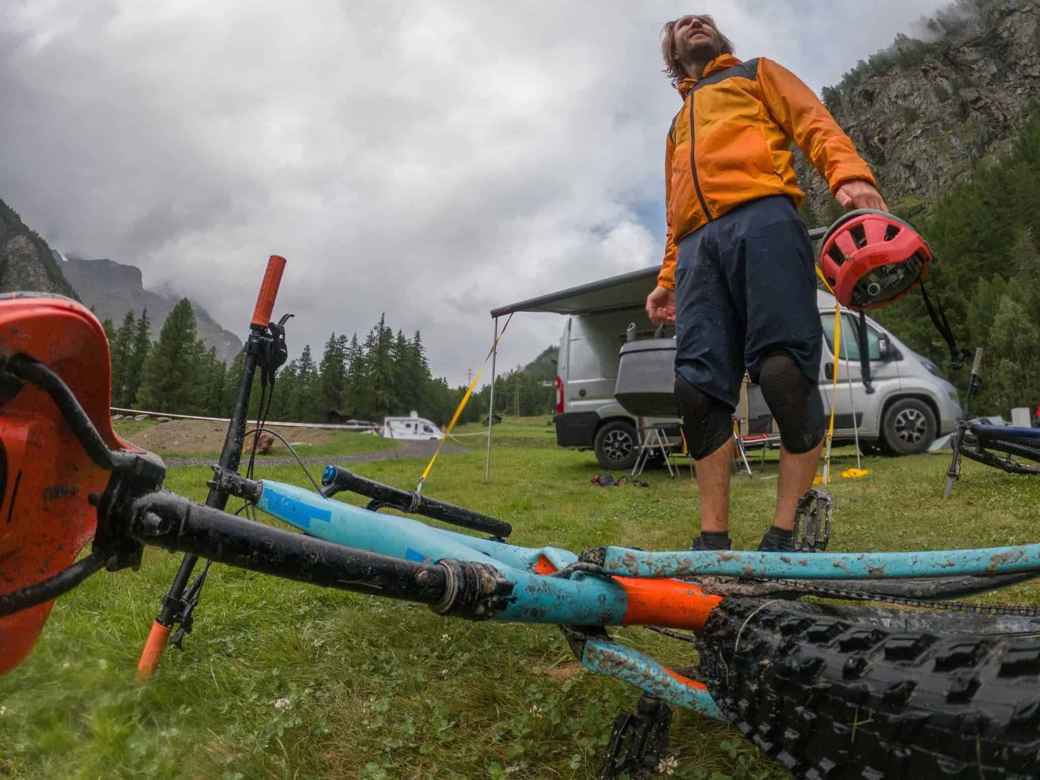 how to clean a mountain bike